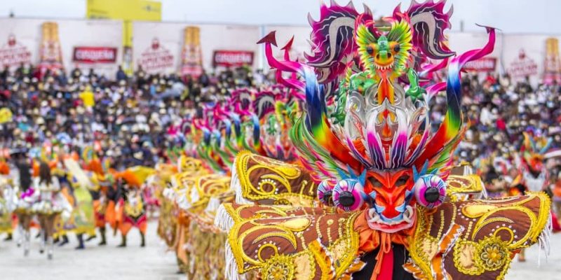 Un dragón chino en una fiesta popular china