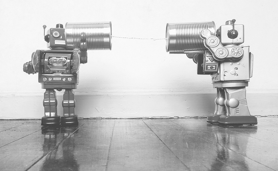 robots-hablando-con-vasos-y-cuerda - El arte de la comunicación: la escucha activa.