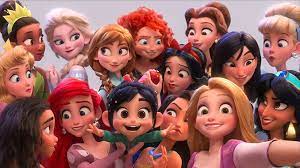 Las princesas Disney hace tiempo que dejaron de ser sólo blancas y desvalidas. Ahora son multiculturales y con actitudes empoderadas. Una imagen que casa mucho mejor con la feminidad actual. 